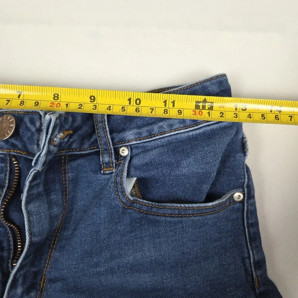 Forever 21 Size 27 Cuffed Denim‎ Jean Shorts - Picture 8 of 9